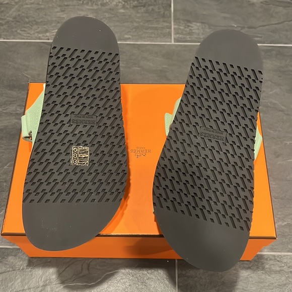 Hermes Chypre size EU 37 = US 7 vert jade epsom leather BNIB full set - Picture 2 of 5
